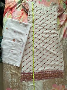 White Georgette Embroidered Kurti Dupatta