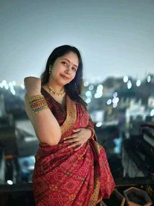 bandhni saare for women in red