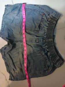 Black with a blend of navy blue shorts