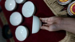 Set Of 6 Porcelain Bowls