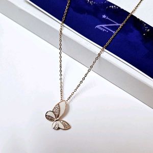 Pretty Butterfly Pendant necklace