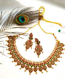 Elegant Gold-Tone Necklace Set