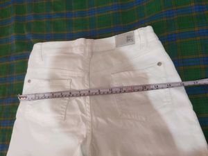 Skinny White Jeans ✨