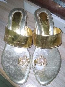 Small Girls Partywear Block Heel Chappal.8 Inches