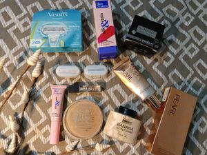Swiss beauty, Blue heaven, Insight, Gillette, Neud