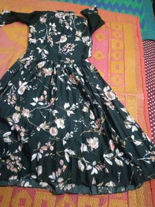 Elegant Women's Ethnic Outfit Set