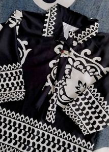 Patterned Black &amp; White Top