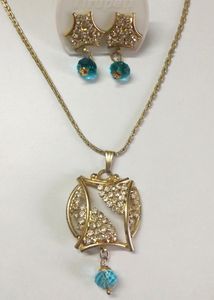 Set Of White Stone Necklace And Earring!!