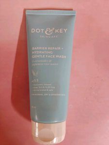 Dot And key Barrier Repair Hydrating facewash