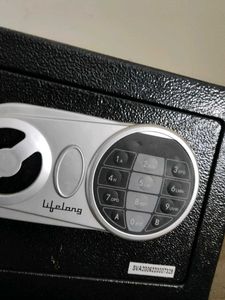 8.6 L Digital locker
