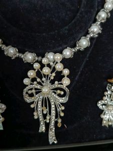 White Pearl Necklace Set