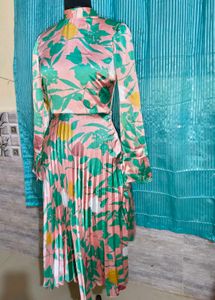 🎁Buy 2 Get 1 Free🎁Size XS Floral Showroom Dress