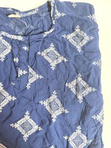 set of 2 Kurtis