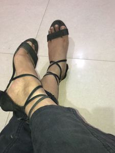 black heels gud condition