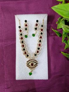 NECKLACE WITH EARRINGS