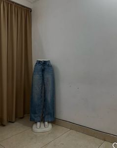 Wide Leg Jeans - Casual Denim