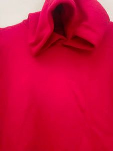 red colour ka girl sweater bahut  comfortable hota