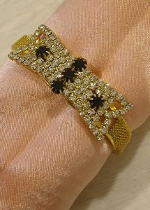 Sparkling Bow Bangle