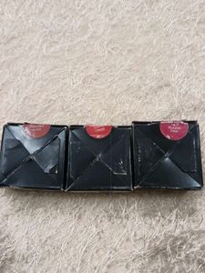 Plum Cheek and lip Tint price for one pie