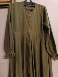 Olive Green Pleated Abaya With Shaded Scarf✨