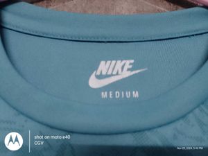Nike T-Shirt Size-Medium