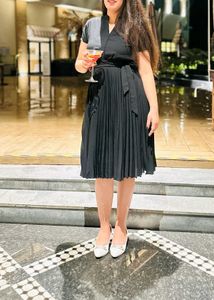 Elegant Black Midi Dress