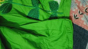 💚 Green Embroidery Blouse