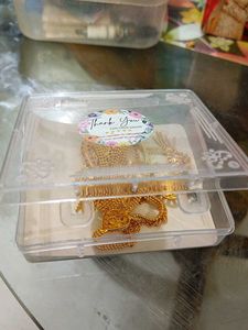 Elegant Gold-Tone Necklace &amp; Earring Set