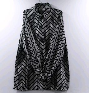 Chic Black & White Patterned Shirt