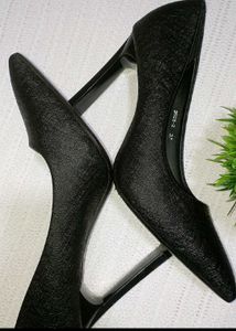 Pretty Heels With Rhinestone Work