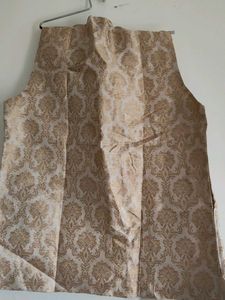 Gold Baroque Patterned Vest For 500 Coins