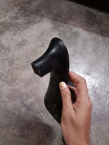 Black 🖤 heel 👠