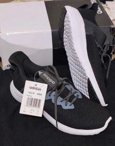 Helinn M Running Shoes_Adidas_gender nuetral