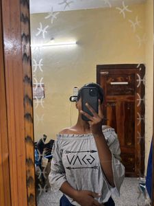 Off shoulder Crop Top