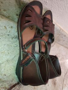 Walkaroo sandals With Back Covering