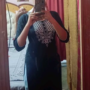 Elegant Black Embroidered Kurta
