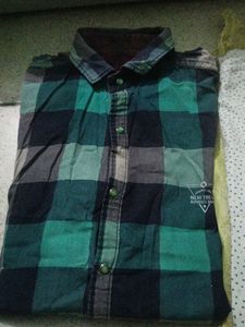 2 Combo Shirts L size.