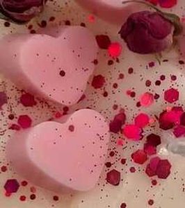 Valentine&#39;s Day Rose Candle