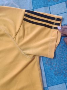 ADIDAS tshirt