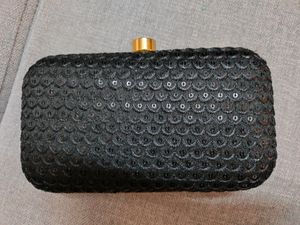 Black Party Clutch (With Sling Chain)