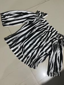 Black And White Stripes Top 🖤🤍