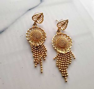 Totally New Golden Necklace With Earrings