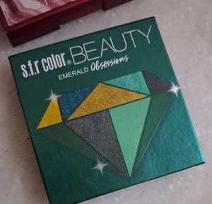 4 Eyeshadows For Just 1000
