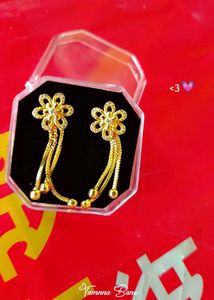 Gold Flower Drop Earrings Pack Of 1