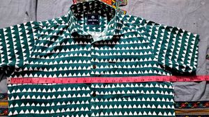 Branded T-shirt/shirt combo.