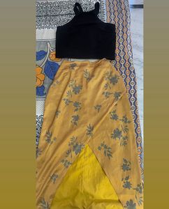 So Chic And Sexy Golden Skirt😍