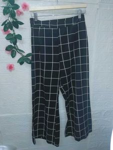 Size 28 To 30 Inches Checkered Wide Leg Pants