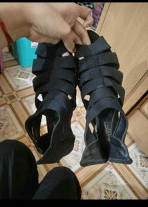 Heels And Juttis