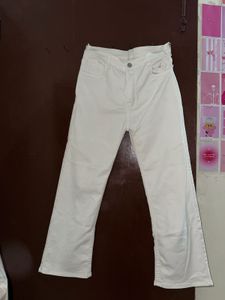 White straight leg jeans😍