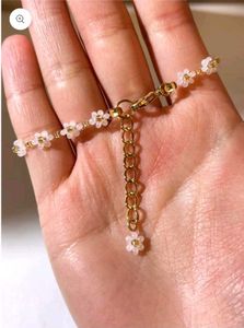 🎀 Stunning Daisy Bracelet